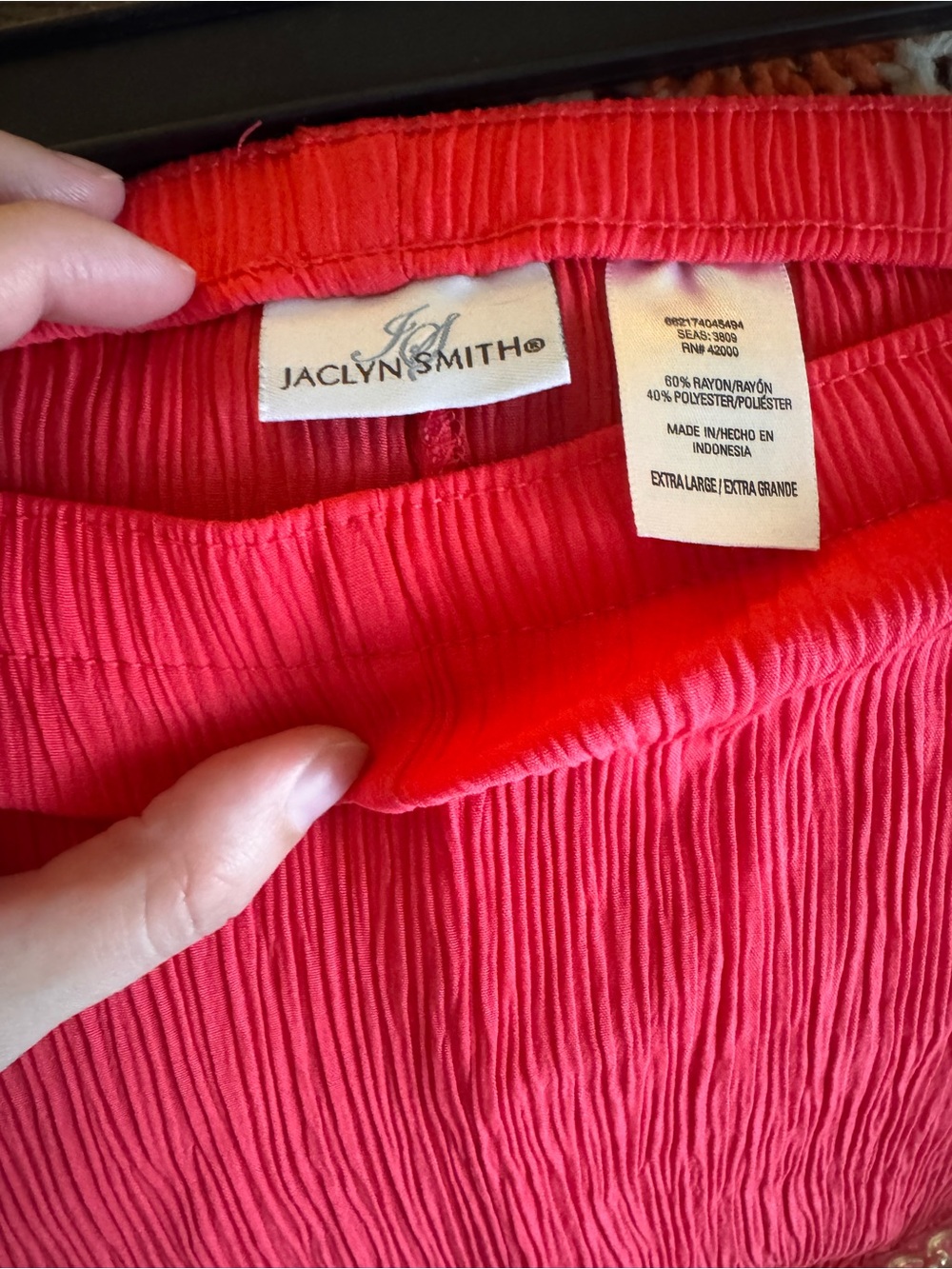 Jaclyn Smith Bright Red Ribbed Pants with Chain Accent - Picture 3 of 3